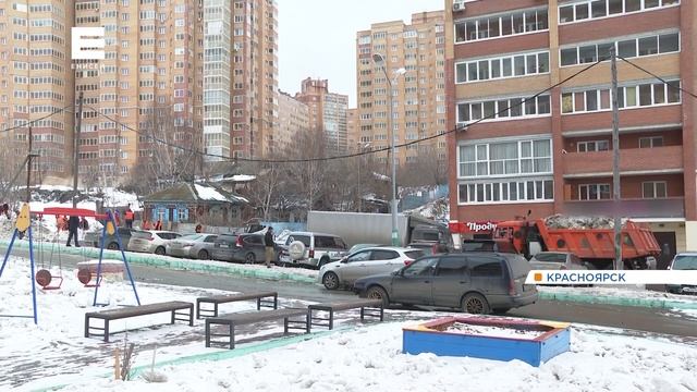 Для профилактики подтоплений в Красноярске на уборку снега выводят дополнительную технику смотреть онлайн