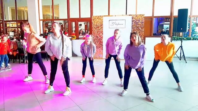 ТАНЦЕВАЛЬНЫЙ НОМЕР ❤ ВЫСТУПЛЕНИЕ ❤ ДЕВОЧКИ КРУТО ТАНЦУЮТ ❤ ТАНЦЫ смотреть онлайн