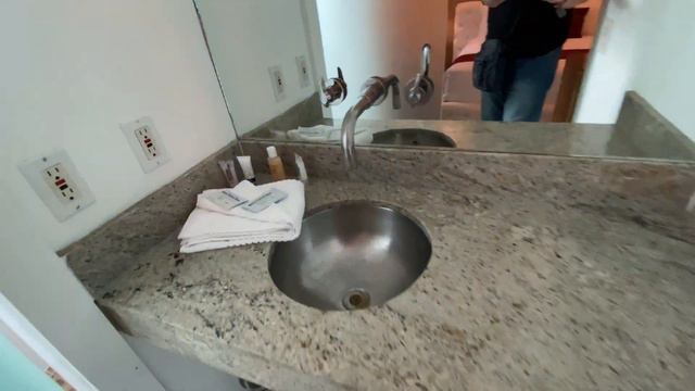 The Catalina Hotel&Beach Club | South Beach Miami |Good Location, Middle Price смотреть онлайн
