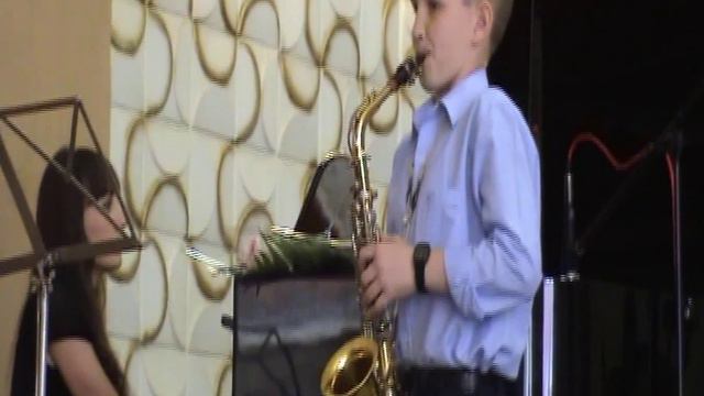 Юный саксофонист - Калмыков Константин-Мечты .avi смотреть онлайн
