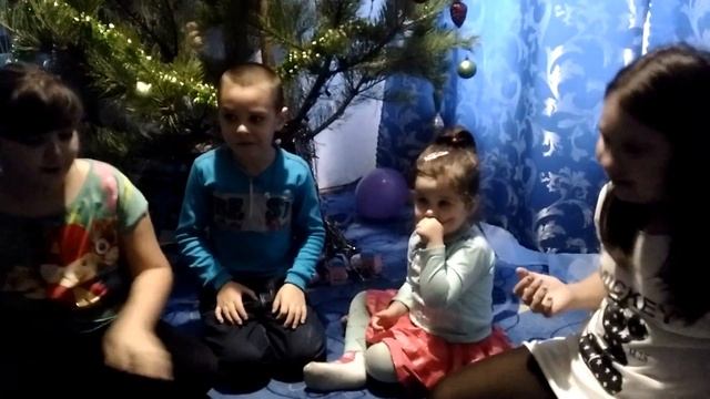 Новогодний ЧЕЛЛЕНДЖ) Весело) конфеты БИН БУЗЛ со вкусом памперсов, скунса, козявок и т.д. смотреть онлайн