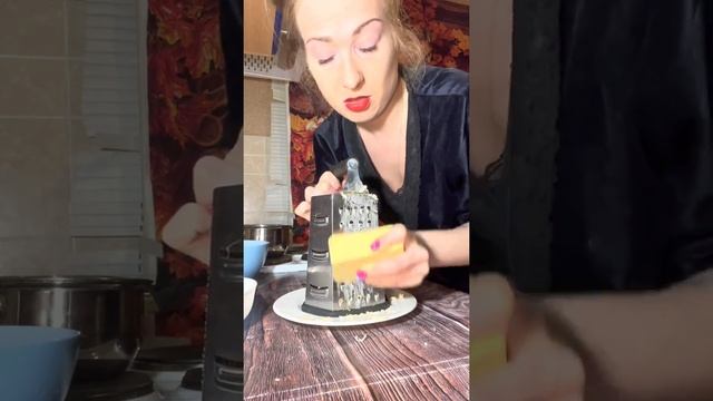 Салат с жареной курицей. смотреть онлайн