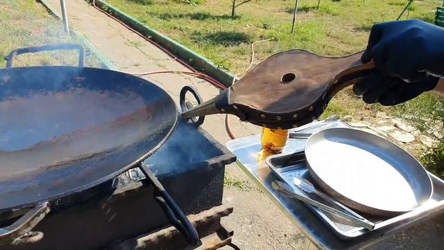 Морская камбала, жареная на мангале. Овощи. Соба. Дровяная сковорода. Уличные рецепты и еда от СЮФ смотреть онлайн