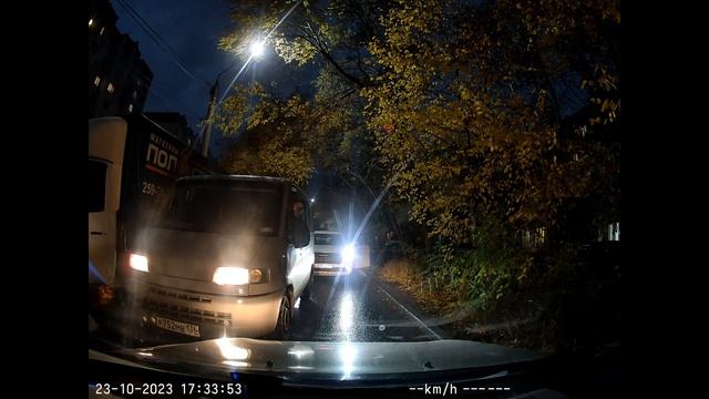 Быдло атакует с ножом, наехали на активиста ? Ваше мнение? Или сам напросился? смотреть онлайн