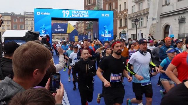 ?19 Cracovia Maraton bieg na dystansie 42 km w Krakowie Stare Miasto start-meta Rynek Główny Kraków смотреть онлайн