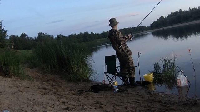 Рыбалка с ночевкой на Вятке июнь 2021. Ловля плотвы и чехони. смотреть онлайн