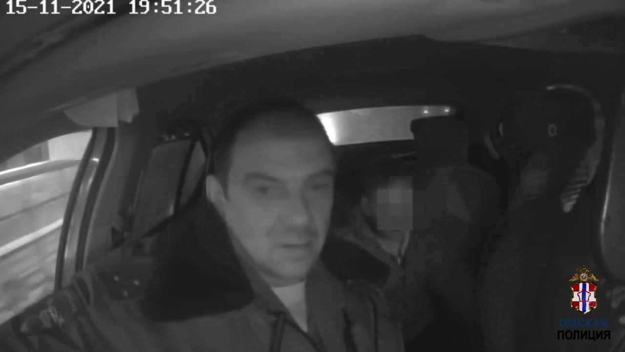 Сотрудники полиции заметили на улице потерявшегося мальчика (регистратор) смотреть онлайн
