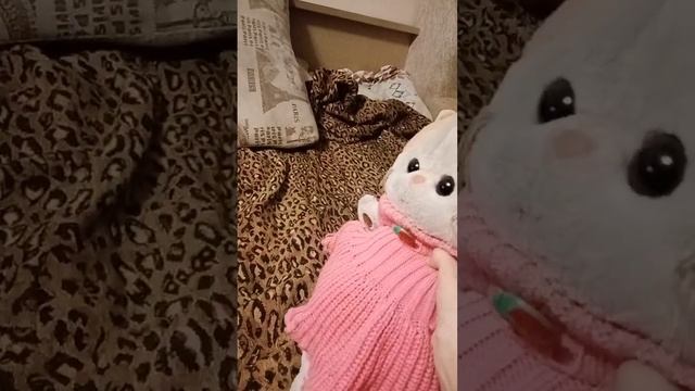 Комплект для Лили "Платье с клубничкой и красные колготки". смотреть онлайн