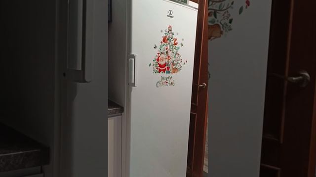 Самоклеющаяся наклейка на холодильник смотреть онлайн