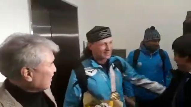 Встреча Паралимпийского чемпиона Александра Колядина в аэропорту Астаны смотреть онлайн