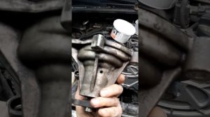 Kia Sorento 2,5 170л.с. Как снять водяную помпу.