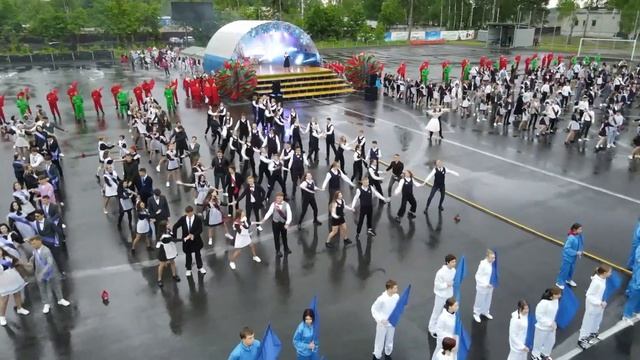 Общешкольный последний звонок «Билет в будущее» для выпускников школ прошел в Слуцке! смотреть онлайн