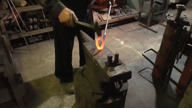 кочерга самый нужный инструмент для гриля , смокера ,мангала . смотреть онлайн