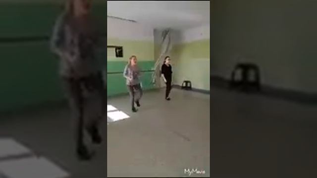 Сегодня была в школе. Хореография, брейк данс. смотреть онлайн