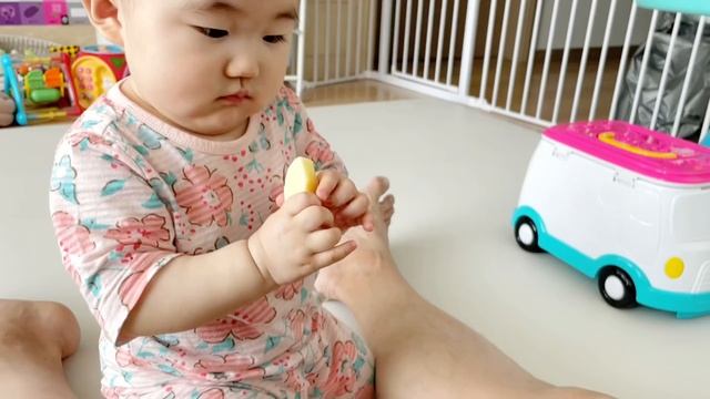 [sub]손톱 긁힘 조심?엄마맴찢?, 여름필수템(협찬)다이치 에어포켓2☀️☃️, 아기 셀프촬영 소품대여, 휴대용 유모카 구입?, 당면촉감놀이, 간식 냠냠 치카 46주차 육아브이로 смотреть онлайн