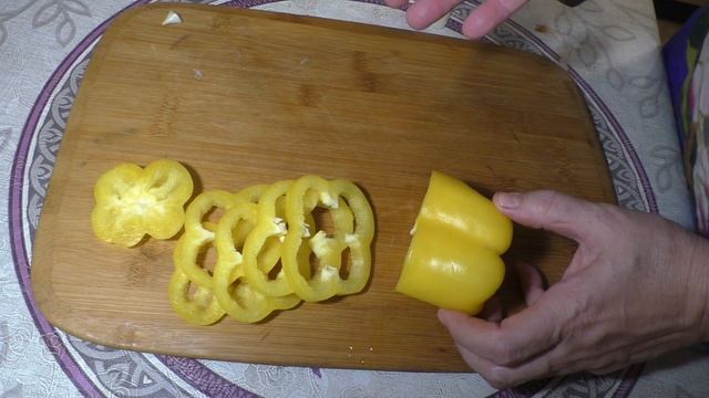 Салат с кальмарами и болгарским перцем смотреть онлайн