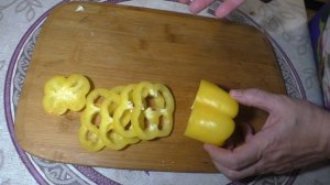 Салат с кальмарами и болгарским перцем