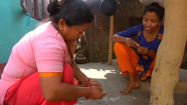 They Collect Snails in the River and go to Home to Cook them. Primitive Village Life in Nepal смотреть онлайн