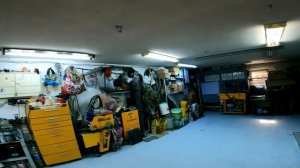 Бетонные полы окрашенные дорожной краской через три года эксплуатации.