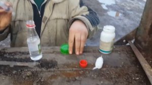 Бомба из соды и уксуса