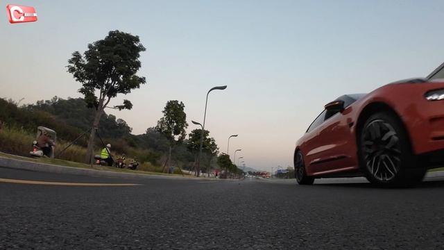 Первый тест-драйв Zeekr 001 FR. Вот почему Zeekr FR стоит в 2 раза дороже Zeekr 001 Z Sport смотреть онлайн