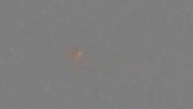 Большой светящийся НЛО пролетел вблизи Луны смотреть онлайн