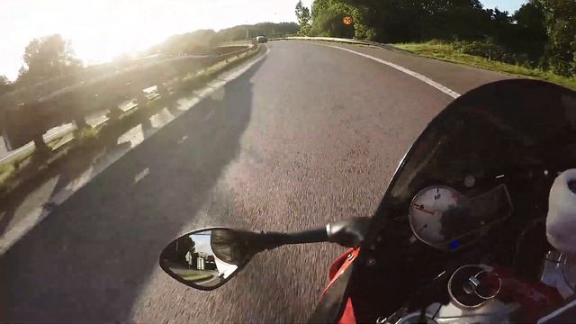 2015 BMW S1000RR | Chasing Nissan GTR