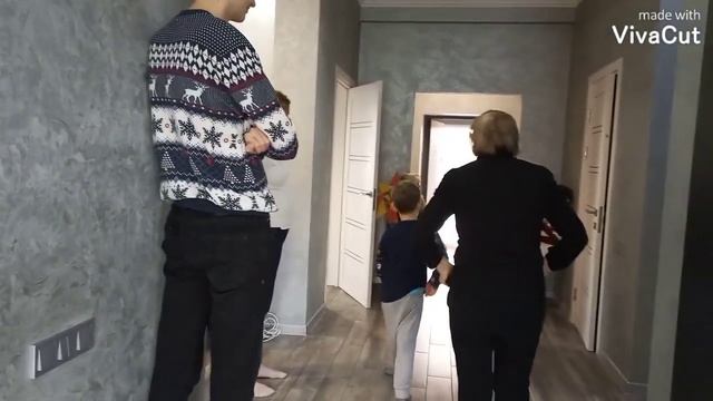 отмечаем Рождество всей семьёй всех с праздником! пришли колядовать! смотреть онлайн