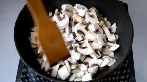 Картошка с грибами жареная на сковороде с луком. Как жарить грибы с картошкой