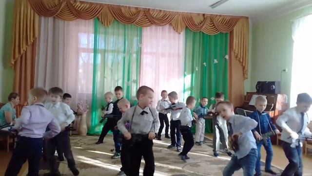 Танец мальчиков для лучших и любимых мамулик и бабушек С 8 марта смотреть онлайн