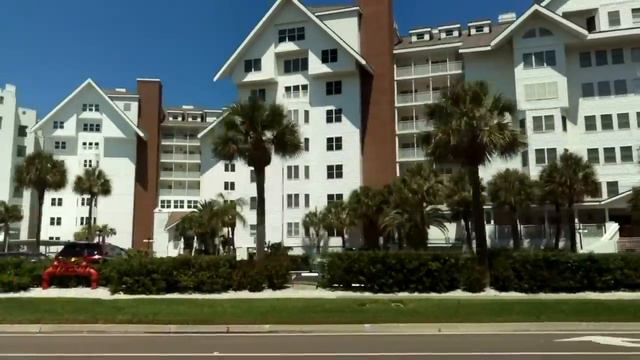 Америка.Жилые дома и многоэтажное жилье во Флориде из окна автомобиля. Апрель 2016 г. смотреть онлайн