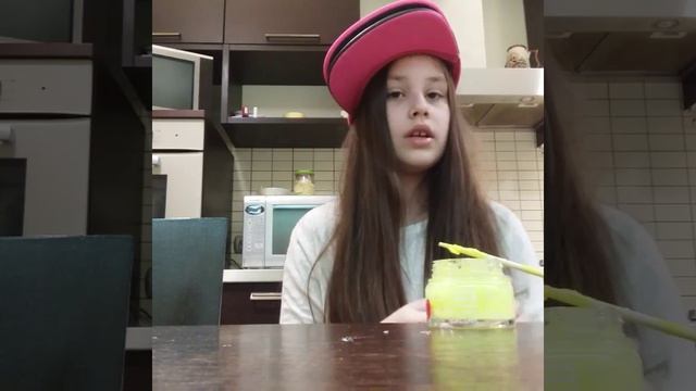 DIY эксперимент делаем жвачку для рук из клея ПВА,крахмал и натрия тетрабората смотреть онлайн