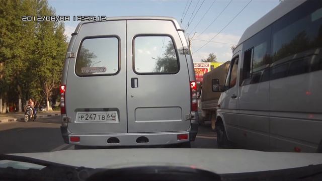 На скутере втроем - дауны-родители и ребенок смотреть онлайн