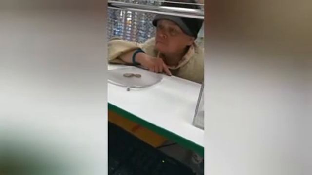 Бабуля материться в аптеке! смотреть онлайн