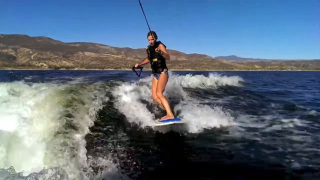 Terhi Wake Surfing Vail Lake смотреть онлайн