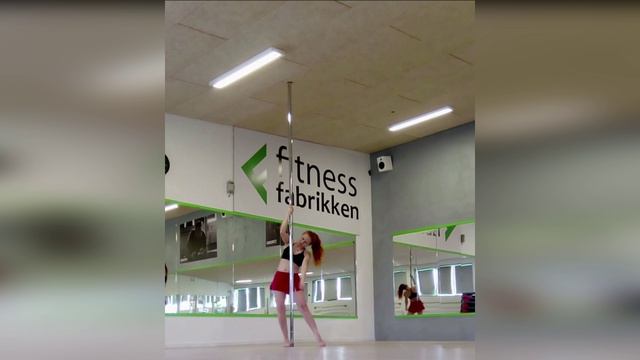 !In The Pines. Poledance Træning