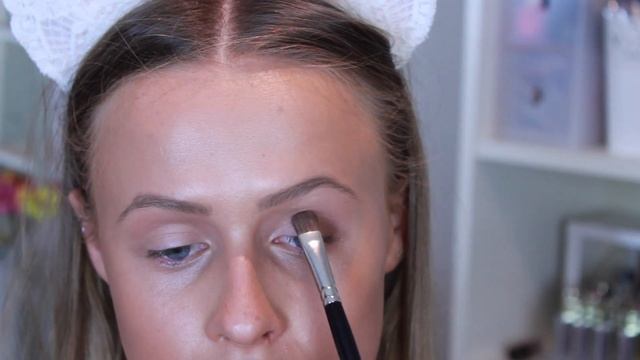 Bronzed Skin and Soft Smokey Eyes Makeup Tutorial смотреть онлайн
