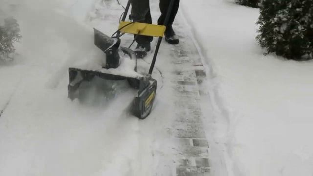 Электро снегоуборщик Huter SGC 2000E.Где снег? смотреть онлайн