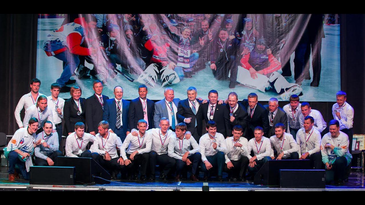 Торжественная церемония награждения серебряных призёров XXIV чемпионата России по хоккею с мячом. смотреть онлайн
