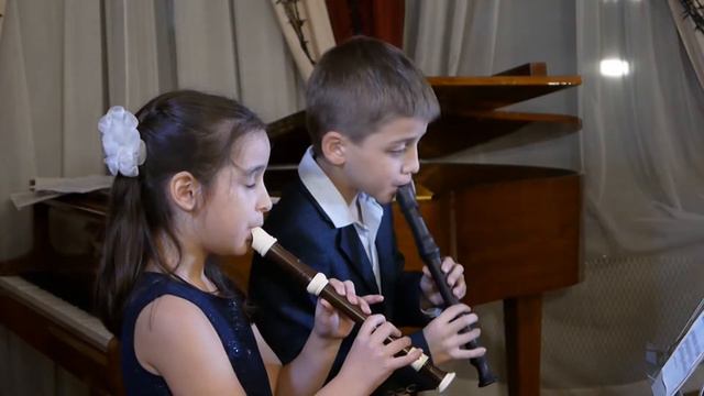 B. Britten "Alpine Suite" Farewell to Zermatt for three recorders смотреть онлайн