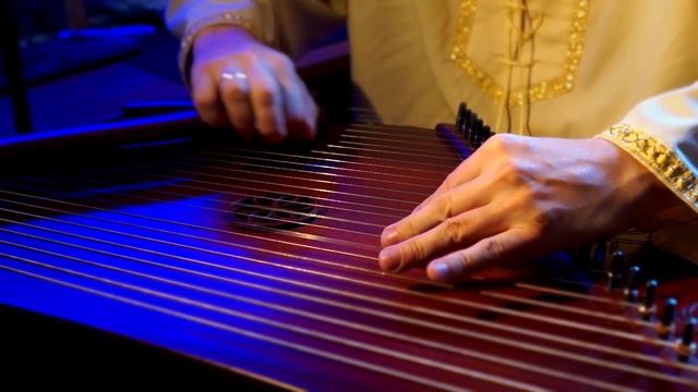 Красивая этническая музыка для души Северный Ветер. Игра на гуслях. Кирилл Богомилов смотреть онлайн