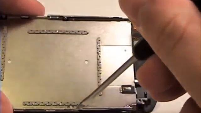 iPhone Repair - 3GS LCD Glass and Digitizer Removal смотреть онлайн