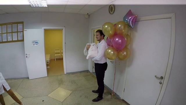 Забрал жену из роддома домой смотреть онлайн