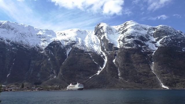 Eidfjord Norway on The Braemar Cruise Ship смотреть онлайн