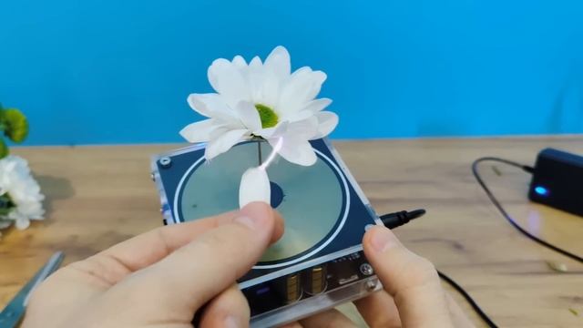 НОВЫЕ ЭКСПЕРИМЕНТЫ С КАТУШКОЙ ТЕСЛА! ⚡ смотреть онлайн