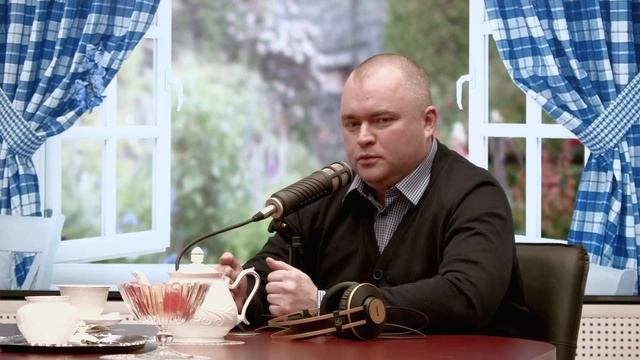 «Чай втроём»: Дмитрий Быстров о боксерах, дневном сне и Бабайке