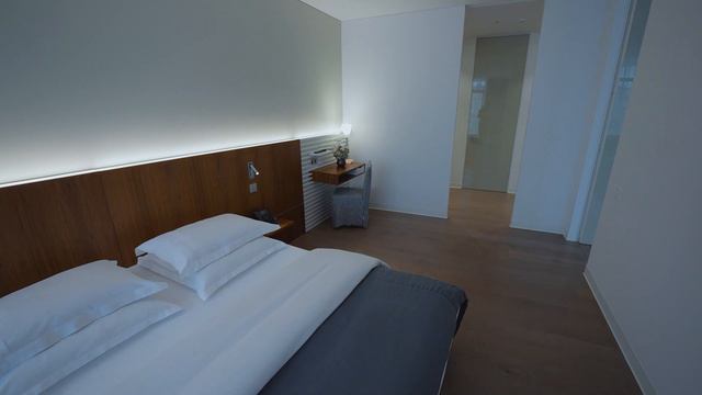 Отправьтесь в виртуальную экскурсию по номеру - Family Suite смотреть онлайн