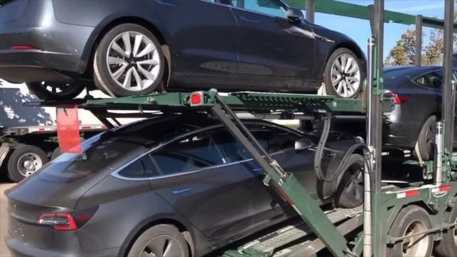 Видео загрузки Tesla Model 3 + кадры с камеры безопасности. Окснард, Калифорния, 11/6/2017