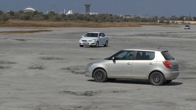 Crimea . Крым . Штормовое .  Поповка . Ойбурское озеро: грязь, рапа, голубая глина, розовая соль