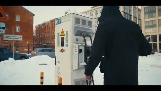 Еду заряжать Nissan в Санкт-Петербурге. Она жрёт акум как будто это бургер. смотреть онлайн
